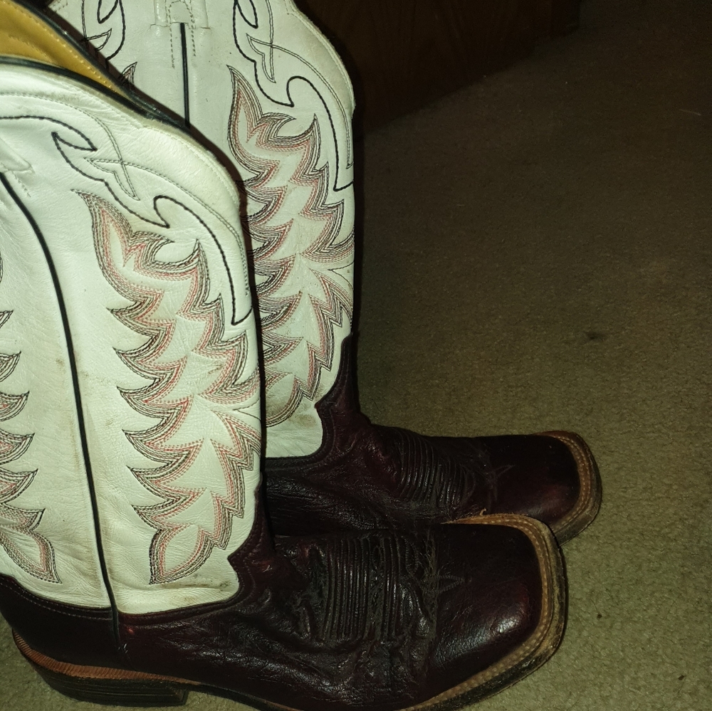 Tony Lama model 04226 cowboy boots